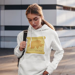 Zwitserland op een perkament hoodie<br><div class="desc">Maak kennis met onze prachtig vormgegeven afbeelding van de Zwitserse vorm op papier, perfect voor alle Zazzle producten! Deze verbluffende afbeelding heeft de specifieke vorm van Zwitserland, die elegant wordt gemaakt in een vorm van perkamentpapier. Of u nu op zoek bent naar een stijlvolle telefoondraagtas, een luie deken of een...</div>