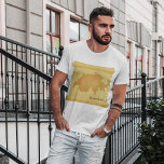 Zwitserland op een perkament t-shirt<br><div class="desc">Maak kennis met onze prachtig vormgegeven afbeelding van de Zwitserse vorm op papier, perfect voor alle Zazzle producten! Deze verbluffende afbeelding heeft de specifieke vorm van Zwitserland, die elegant wordt gemaakt in een vorm van perkamentpapier. Of u nu op zoek bent naar een stijlvolle telefoondraagtas, een luie deken of een...</div>